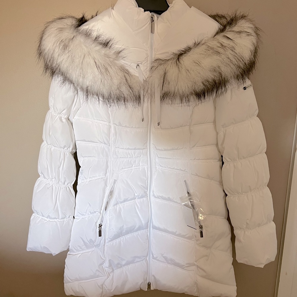 LAUNDRY BY SHELLI SEGAL Women's 3/4 Hooded Puffer Jacket with Faux Fur Trim